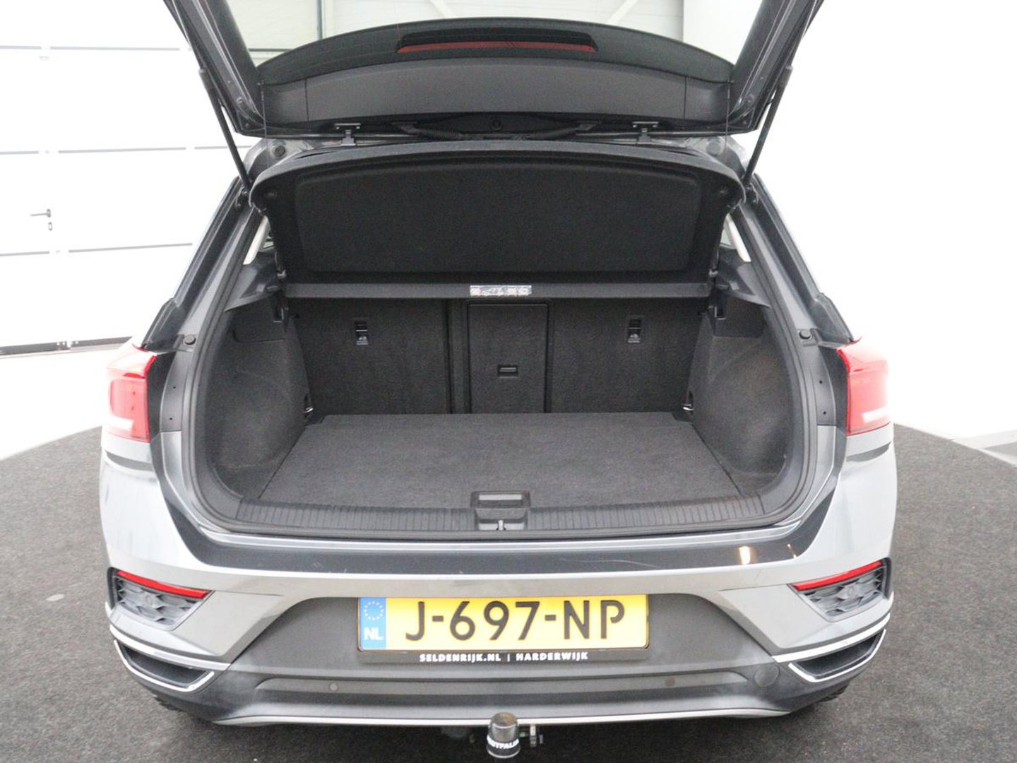 Volkswagen T-Roc 1.5 TSI Sport | Stoelverwarming | Adaptive cruise | Navigatie | Bluetooth | Camera | Park assist | Climate controle | Lane assist | Trekhaak