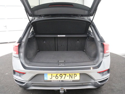 Volkswagen T-Roc 1.5 TSI Sport | Stoelverwarming | Adaptive cruise | Navigatie | Bluetooth | Camera | Park assist | Climate controle | Lane assist | Trekhaak