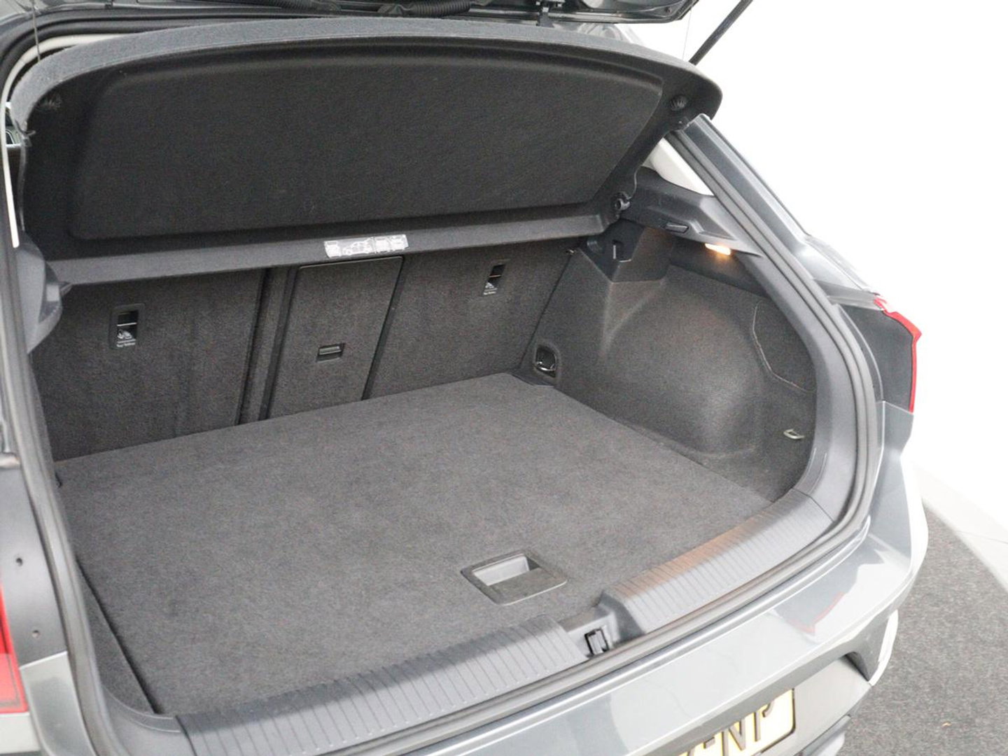 Volkswagen T-Roc 1.5 TSI Sport | Stoelverwarming | Adaptive cruise | Navigatie | Bluetooth | Camera | Park assist | Climate controle | Lane assist | Trekhaak
