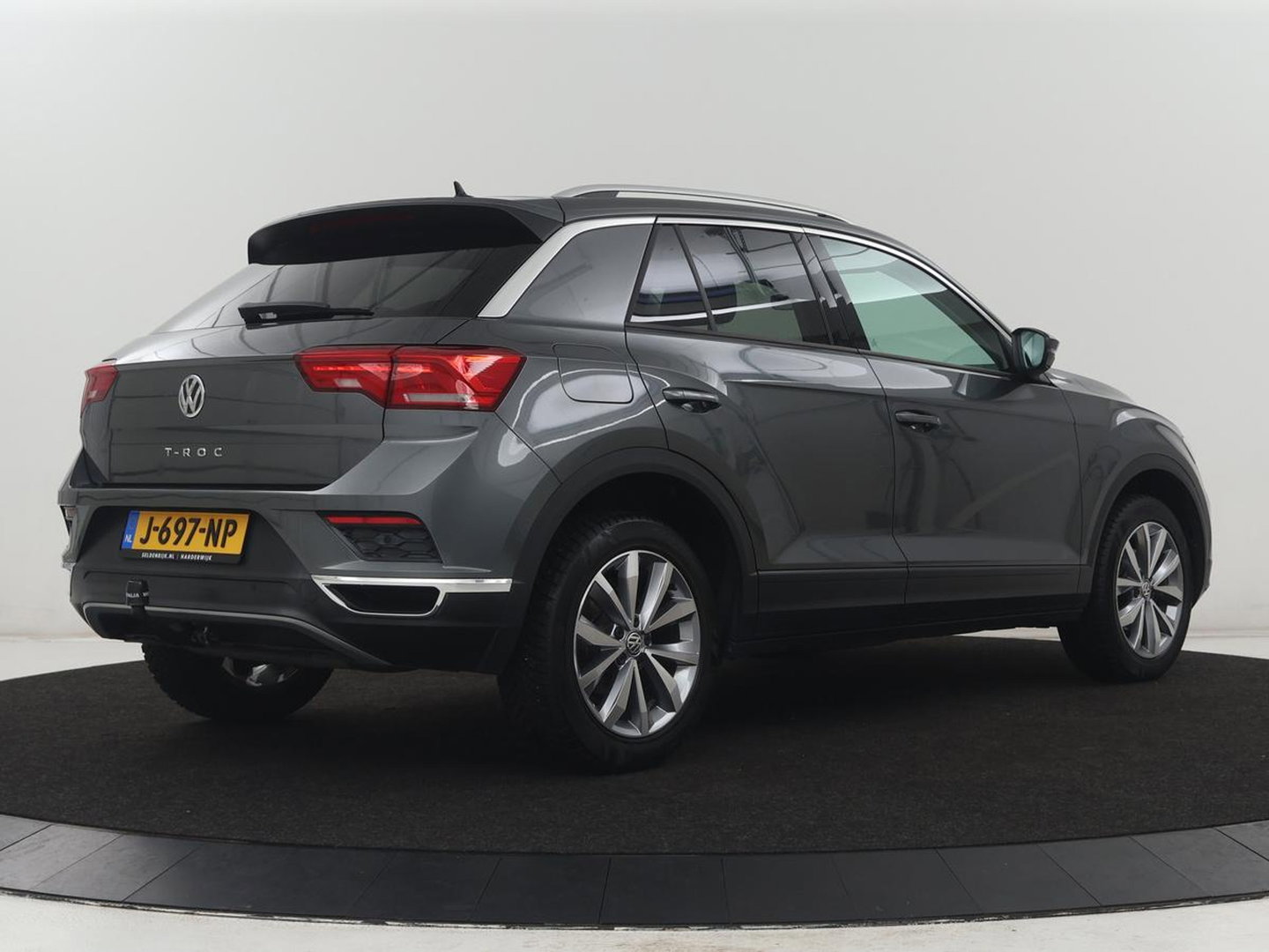 Volkswagen T-Roc 1.5 TSI Sport | Stoelverwarming | Adaptive cruise | Navigatie | Bluetooth | Camera | Park assist | Climate controle | Lane assist | Trekhaak