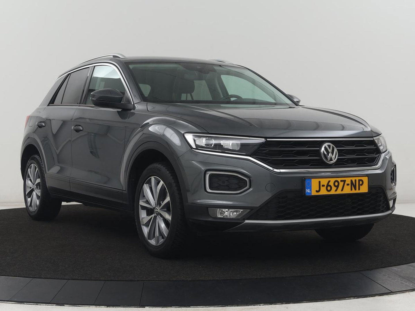 Volkswagen T-Roc 1.5 TSI Sport | Stoelverwarming | Adaptive cruise | Navigatie | Bluetooth | Camera | Park assist | Climate controle | Lane assist | Trekhaak