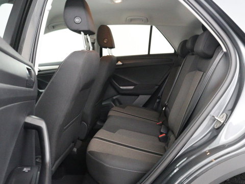 Volkswagen T-Roc 1.5 TSI Sport | Stoelverwarming | Adaptive cruise | Navigatie | Bluetooth | Camera | Park assist | Climate controle | Lane assist | Trekhaak
