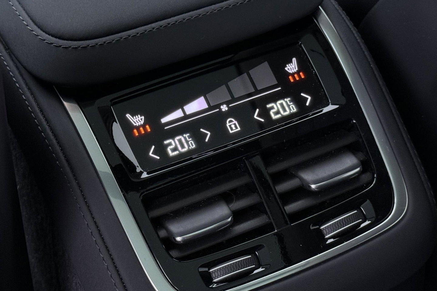 Volvo XC90 T8 Plug-in hybrid Ultra Bright | ACC | Panoramadak | Bowers&Wilkins | 360° Camera | Massage | Head-Up | Trekhaak
