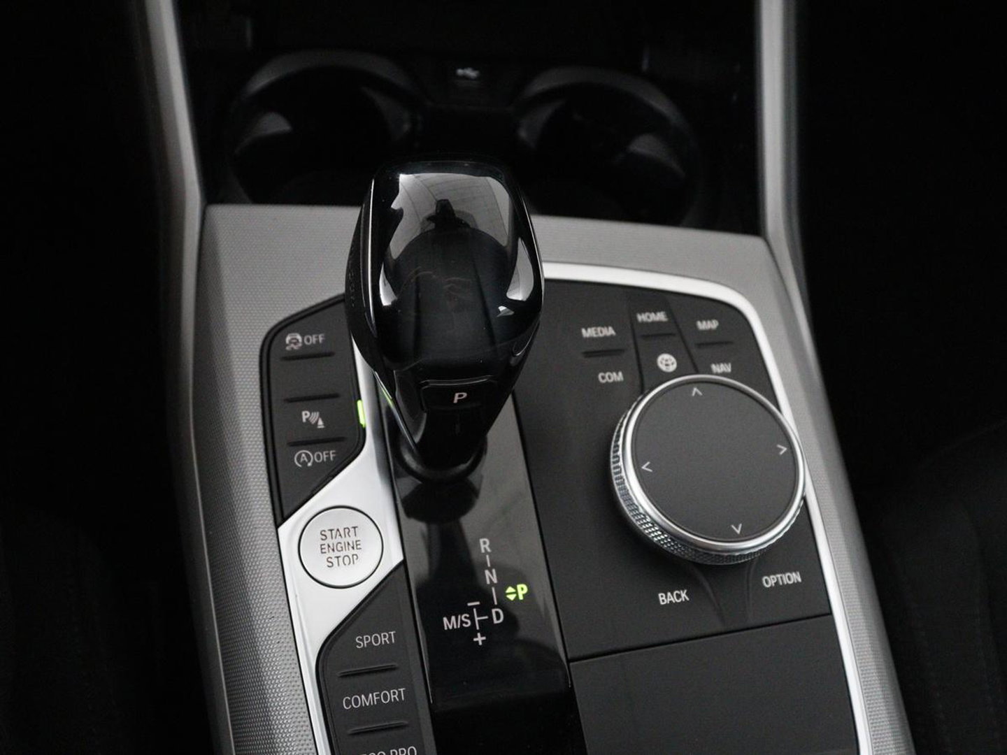 BMW 3 Serie 318i Business Edition | Cruise controle | Navigatie | Carplay | Park assist | Virtueel dahboard | NAP 123.477km