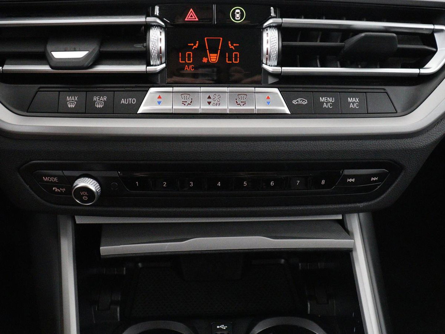 BMW 3 Serie 318i Business Edition | Cruise controle | Navigatie | Carplay | Park assist | Virtueel dahboard | NAP 123.477km