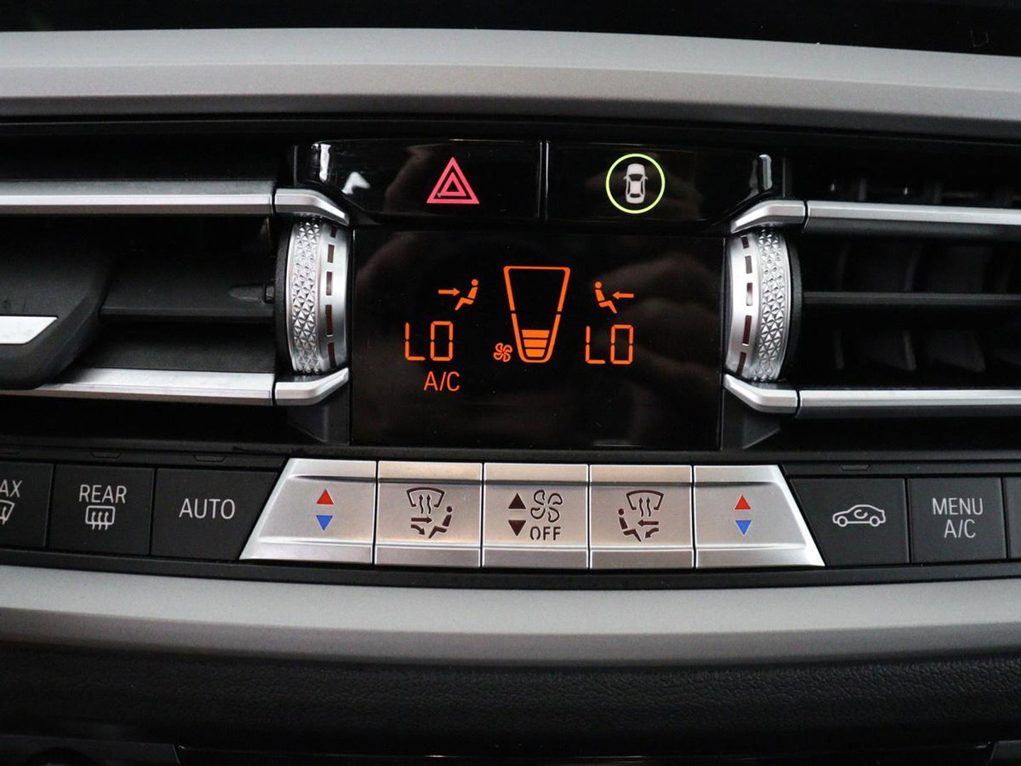 BMW 3 Serie 318i Business Edition | Cruise controle | Navigatie | Carplay | Park assist | Virtueel dahboard | NAP 123.477km