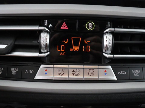 BMW 3 Serie 318i Business Edition | Cruise controle | Navigatie | Carplay | Park assist | Virtueel dahboard | NAP 123.477km
