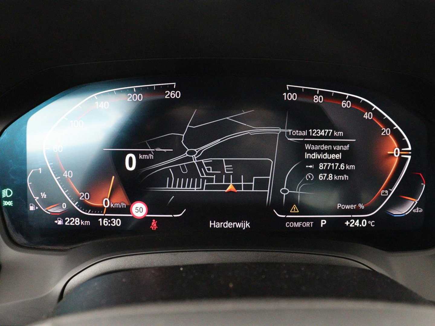 BMW 3 Serie 318i Business Edition | Cruise controle | Navigatie | Carplay | Park assist | Virtueel dahboard | NAP 123.477km