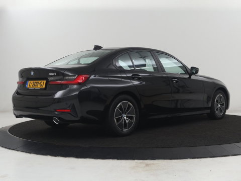 BMW 3 Serie 318i Business Edition | Cruise controle | Navigatie | Carplay | Park assist | Virtueel dahboard | NAP 123.477km