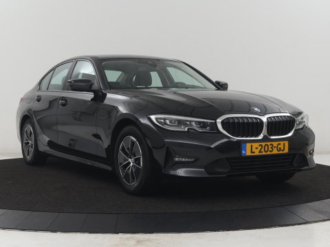 BMW 3 Serie 318i Business Edition | Cruise controle | Navigatie | Carplay | Park assist | Virtueel dahboard | NAP 123.477km