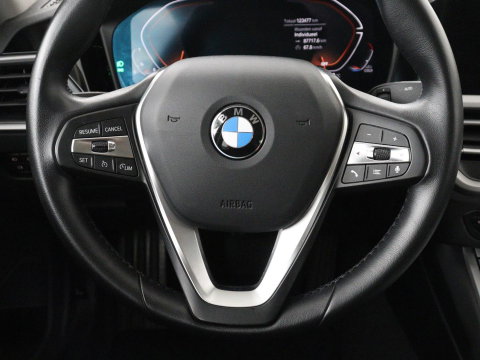 BMW 3 Serie 318i Business Edition | Cruise controle | Navigatie | Carplay | Park assist | Virtueel dahboard | NAP 123.477km