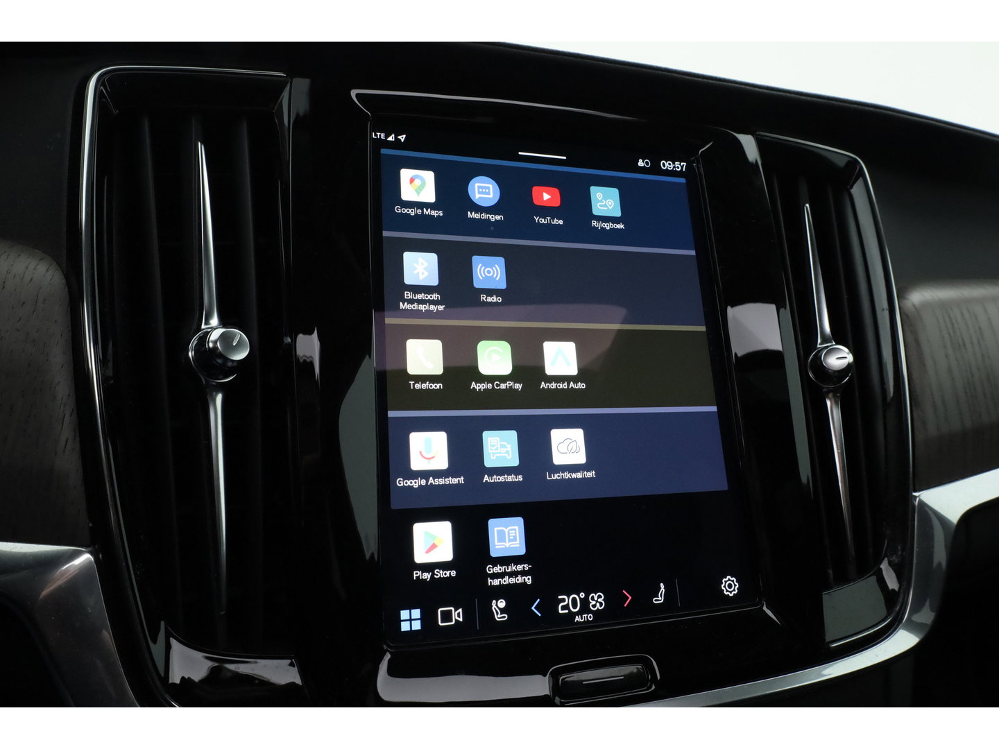 Volvo V90 2.0 T6 Plug-in hybrid AWD Ultimate Bright | Long Range | Pano | 360 Cam | Stoel ventilatie | ACC | Blis | H&K Audio |