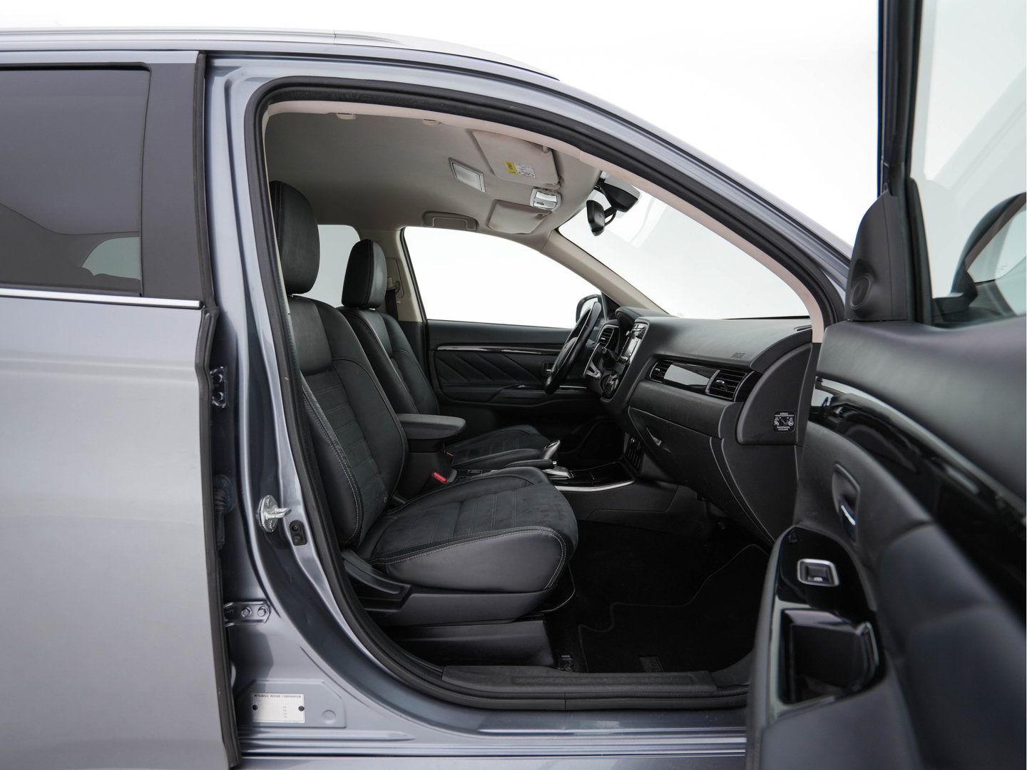 Mitsubishi Outlander 2.0 PHEV Business Edition (Plug-In) Aut. *LEATHER-MICROFIBRE | NAVI-FULLMAP | CAMERA | KEYLESS | HEATED-SPORTSEATS | PRIVACY-GLASS | SHIFTPADDLES | ECC | CRUISE | TOWBAR | 16''ALU*