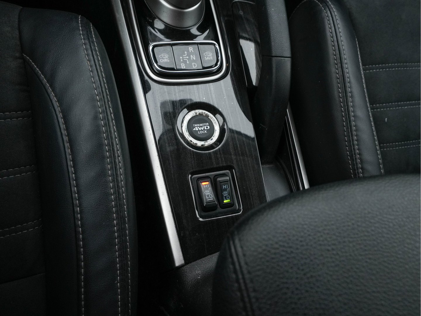 Mitsubishi Outlander 2.0 PHEV Business Edition (Plug-In) Aut. *LEATHER-MICROFIBRE | NAVI-FULLMAP | CAMERA | KEYLESS | HEATED-SPORTSEATS | PRIVACY-GLASS | SHIFTPADDLES | ECC | CRUISE | TOWBAR | 16''ALU*