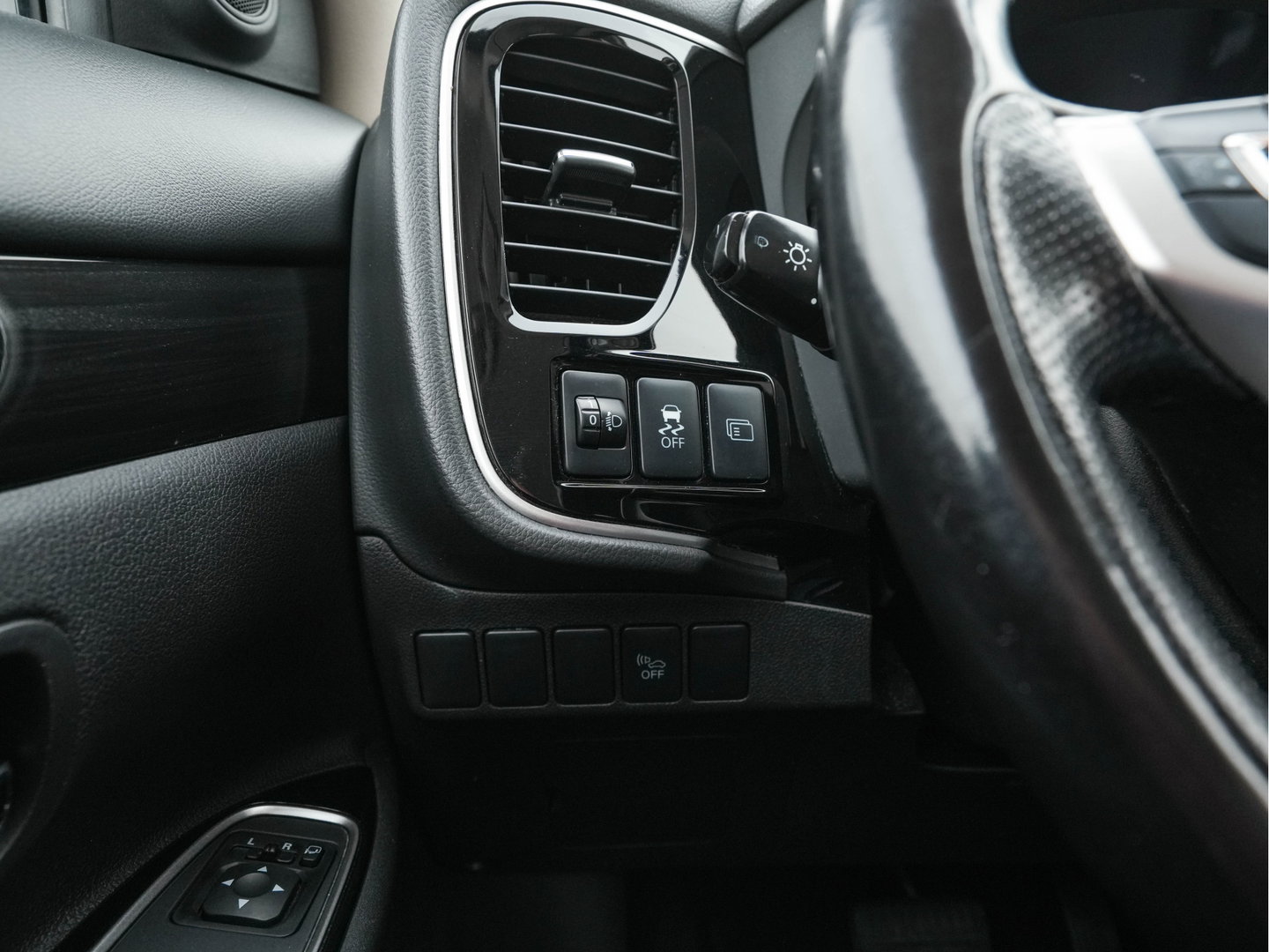 Mitsubishi Outlander 2.0 PHEV Business Edition (Plug-In) Aut. *LEATHER-MICROFIBRE | NAVI-FULLMAP | CAMERA | KEYLESS | HEATED-SPORTSEATS | PRIVACY-GLASS | SHIFTPADDLES | ECC | CRUISE | TOWBAR | 16''ALU*