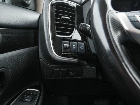Mitsubishi Outlander 2.0 PHEV Business Edition (Plug-In) Aut. *LEATHER-MICROFIBRE | NAVI-FULLMAP | CAMERA | KEYLESS | HEATED-SPORTSEATS | PRIVACY-GLASS | SHIFTPADDLES | ECC | CRUISE | TOWBAR | 16''ALU*