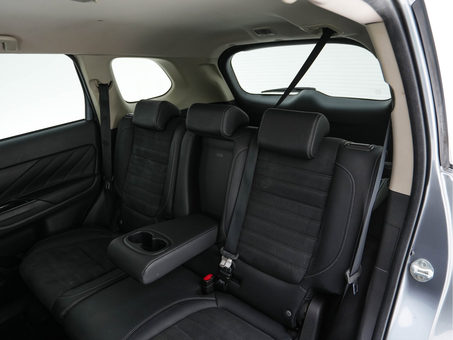 Mitsubishi Outlander 2.0 PHEV Business Edition (Plug-In) Aut. *LEATHER-MICROFIBRE | NAVI-FULLMAP | CAMERA | KEYLESS | HEATED-SPORTSEATS | PRIVACY-GLASS | SHIFTPADDLES | ECC | CRUISE | TOWBAR | 16''ALU*