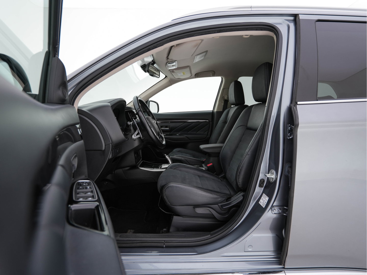 Mitsubishi Outlander 2.0 PHEV Business Edition (Plug-In) Aut. *LEATHER-MICROFIBRE | NAVI-FULLMAP | CAMERA | KEYLESS | HEATED-SPORTSEATS | PRIVACY-GLASS | SHIFTPADDLES | ECC | CRUISE | TOWBAR | 16''ALU*