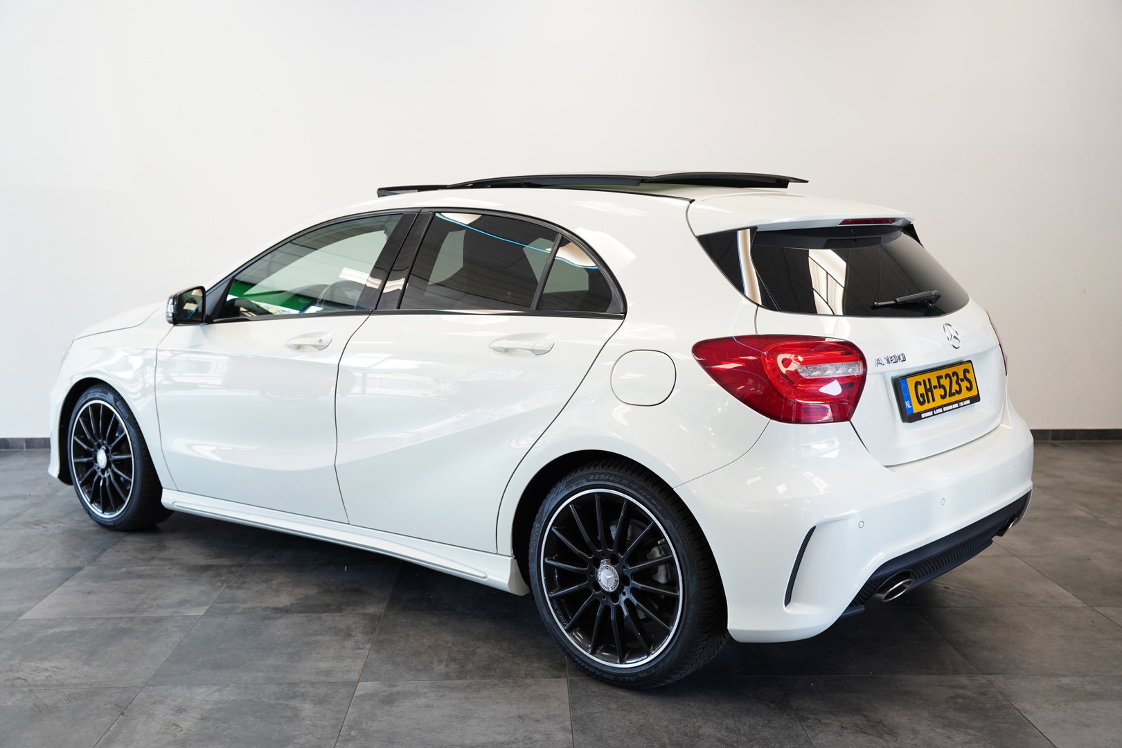 Mercedes-Benz A-Klasse 180 Ambition AMG Navi Panoramadak PDC NAP! Automaat!