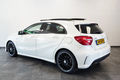 Mercedes-Benz A-Klasse 180 Ambition AMG Navi Panoramadak PDC NAP! Automaat!