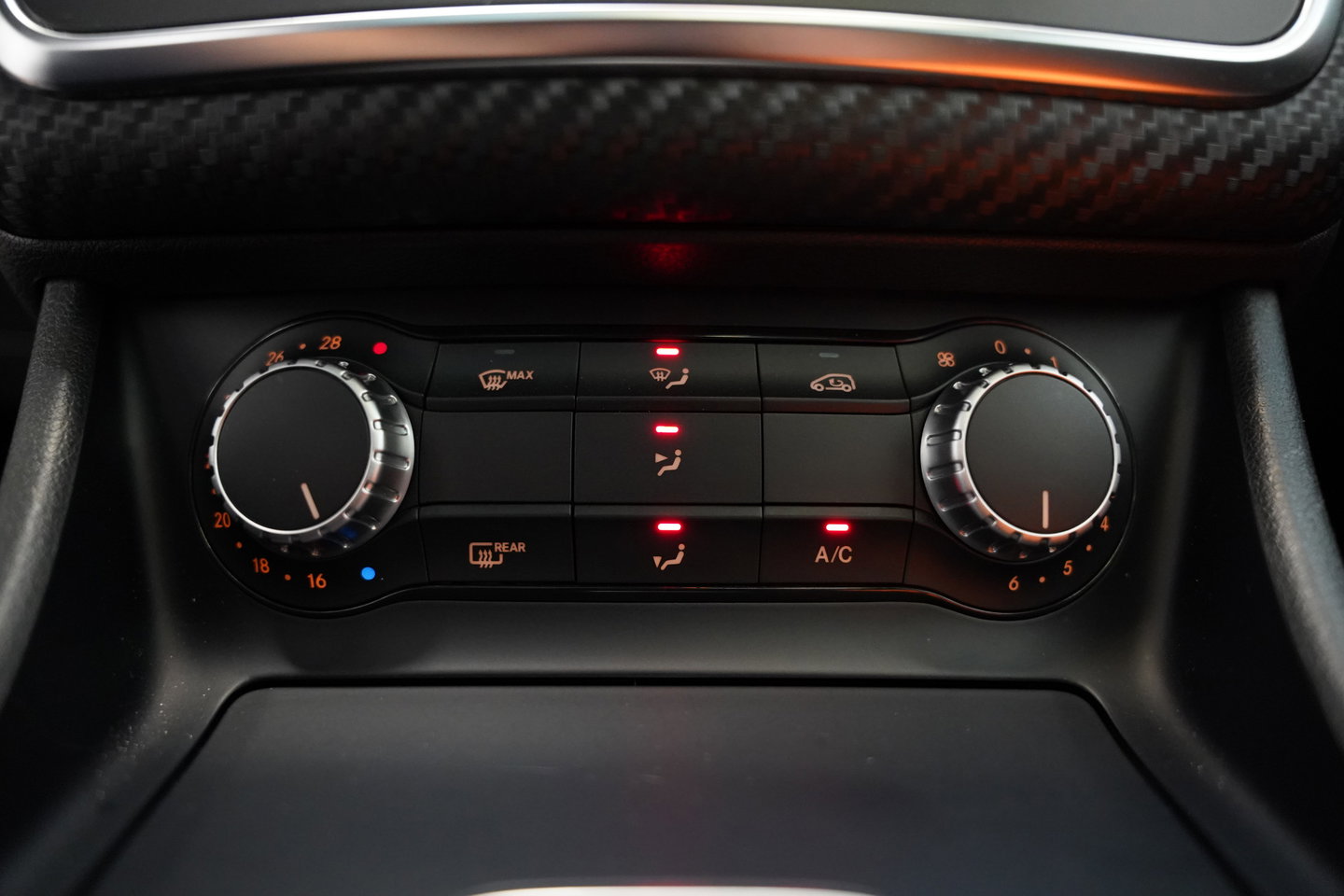 Mercedes-Benz A-Klasse 180 Ambition AMG Navi Panoramadak PDC NAP! Automaat!