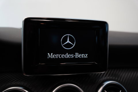Mercedes-Benz A-Klasse 180 Ambition AMG Navi Panoramadak PDC NAP! Automaat!