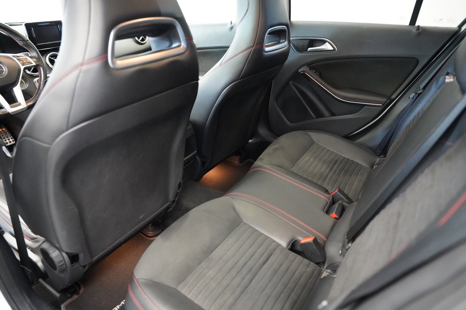 Mercedes-Benz A-Klasse 180 Ambition AMG Navi Panoramadak PDC NAP! Automaat!