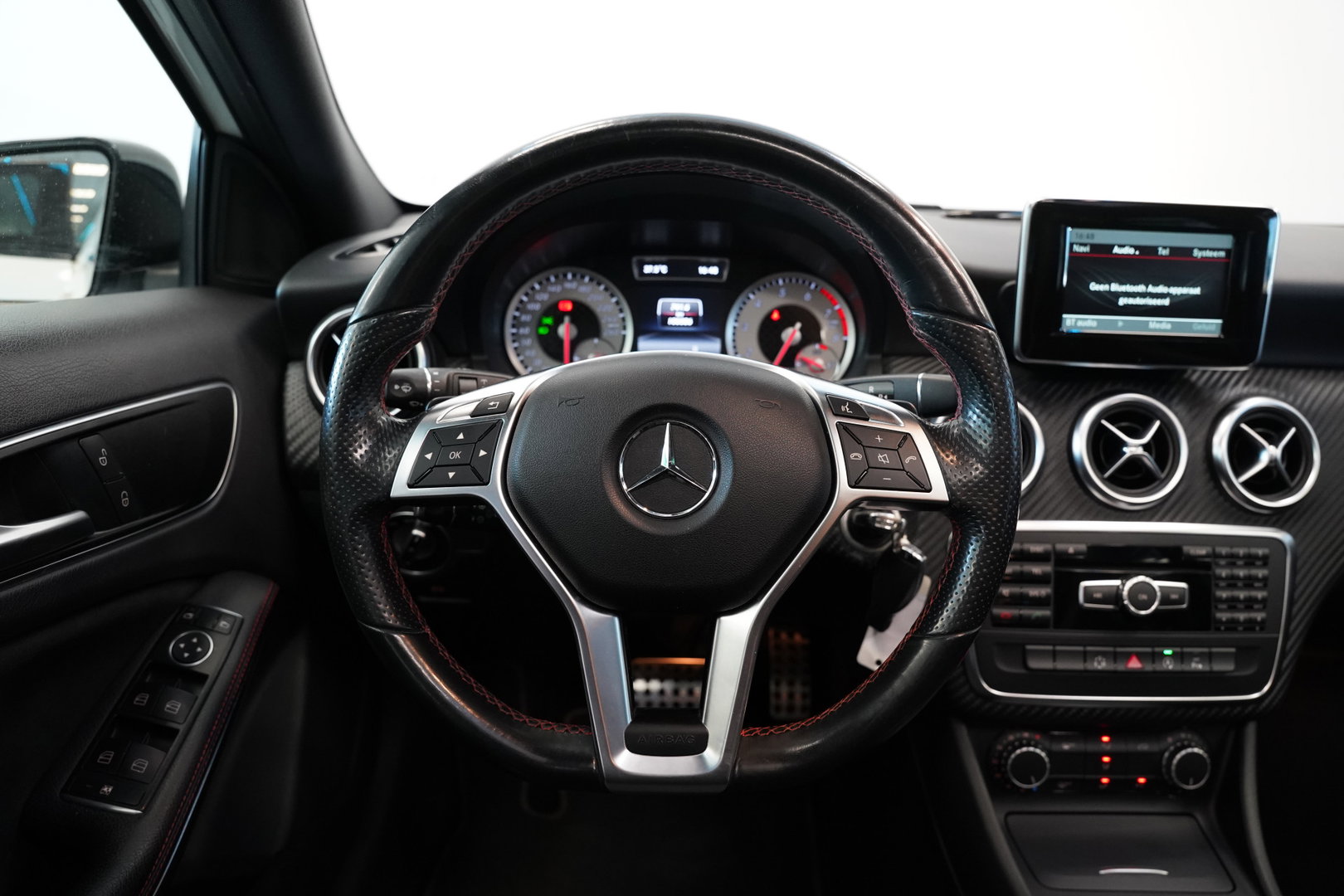 Mercedes-Benz A-Klasse 180 Ambition AMG Navi Panoramadak PDC NAP! Automaat!
