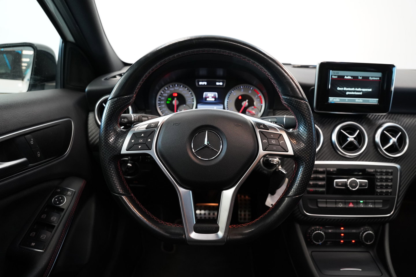 Mercedes-Benz A-Klasse 180 Ambition AMG Navi Panoramadak PDC NAP! Automaat!