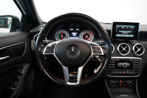 Mercedes-Benz A-Klasse 180 Ambition AMG Navi Panoramadak PDC NAP! Automaat!