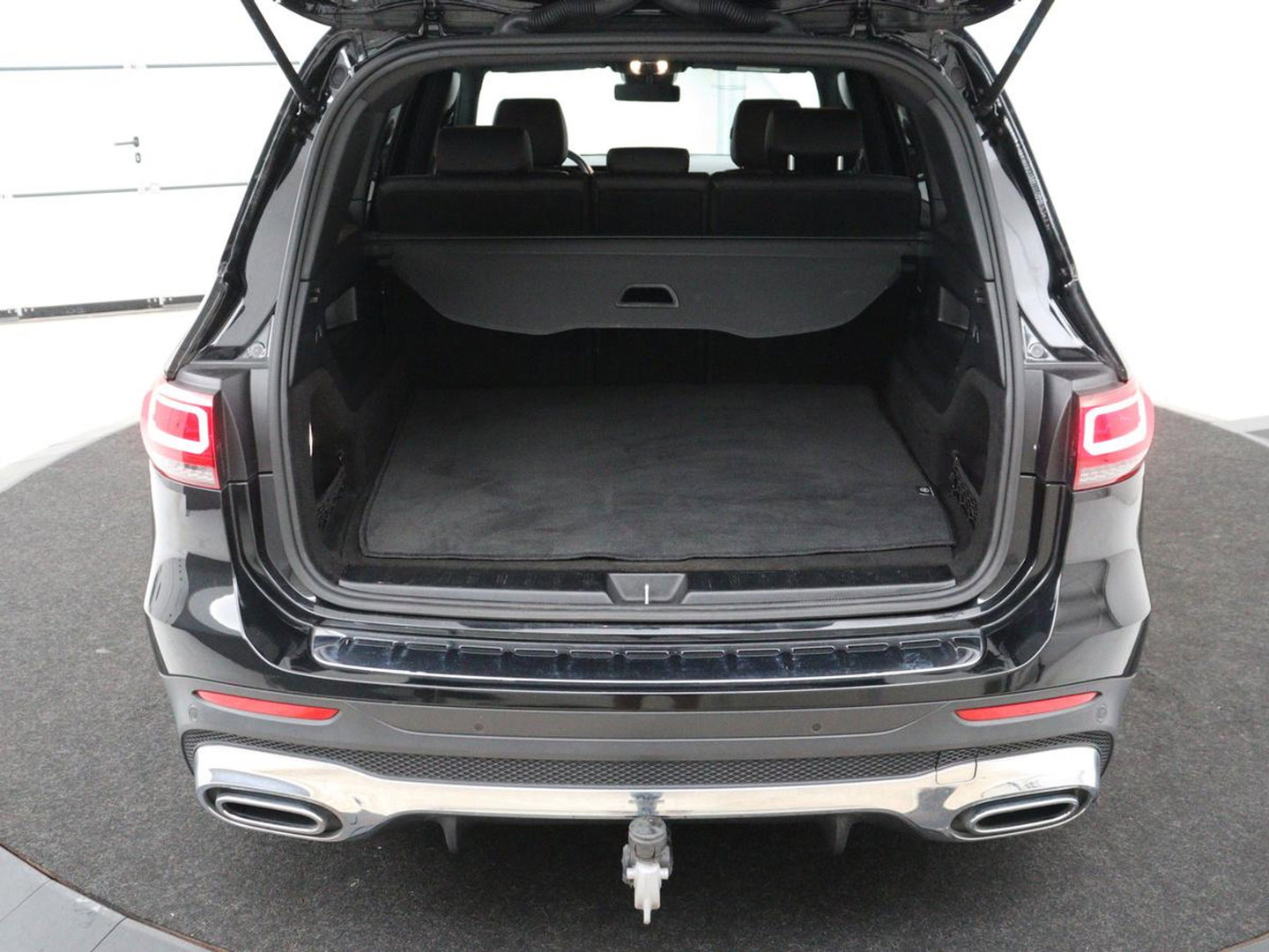 Mercedes-Benz GLB 200 AMG Line | Leder/alcantara | Stoelverwarming | Cruise control | Lane assist | Sfeerverlichting | Camera | Park assist | Trekhaak