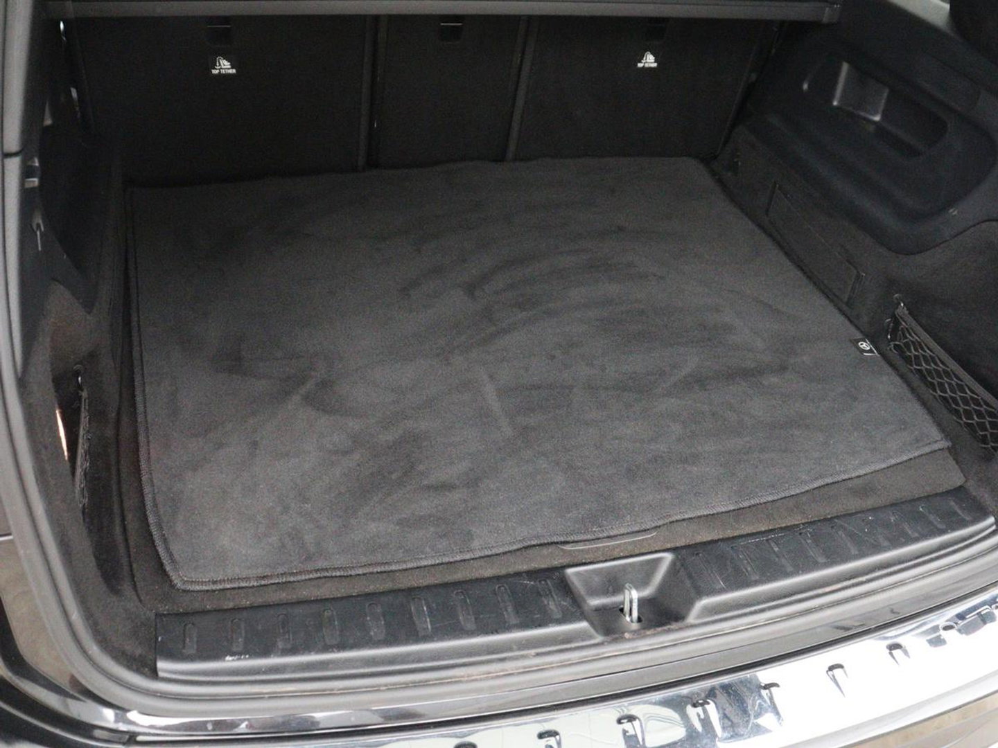 Mercedes-Benz GLB 200 AMG Line | Leder/alcantara | Stoelverwarming | Cruise control | Lane assist | Sfeerverlichting | Camera | Park assist | Trekhaak