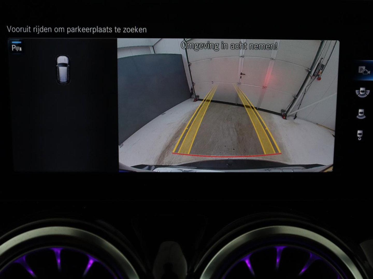 Mercedes-Benz GLB 200 AMG Line | Leder/alcantara | Stoelverwarming | Cruise control | Lane assist | Sfeerverlichting | Camera | Park assist | Trekhaak