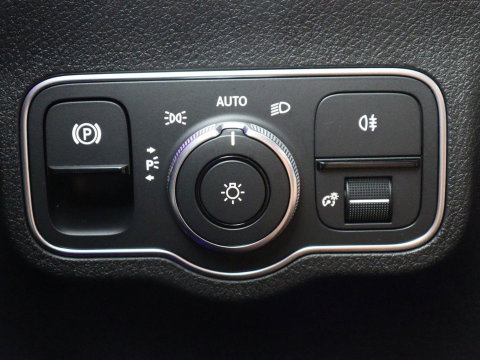 Mercedes-Benz GLB 200 AMG Line | Leder/alcantara | Stoelverwarming | Cruise control | Lane assist | Sfeerverlichting | Camera | Park assist | Trekhaak