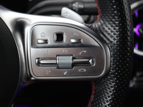 Mercedes-Benz GLB 200 AMG Line | Leder/alcantara | Stoelverwarming | Cruise control | Lane assist | Sfeerverlichting | Camera | Park assist | Trekhaak