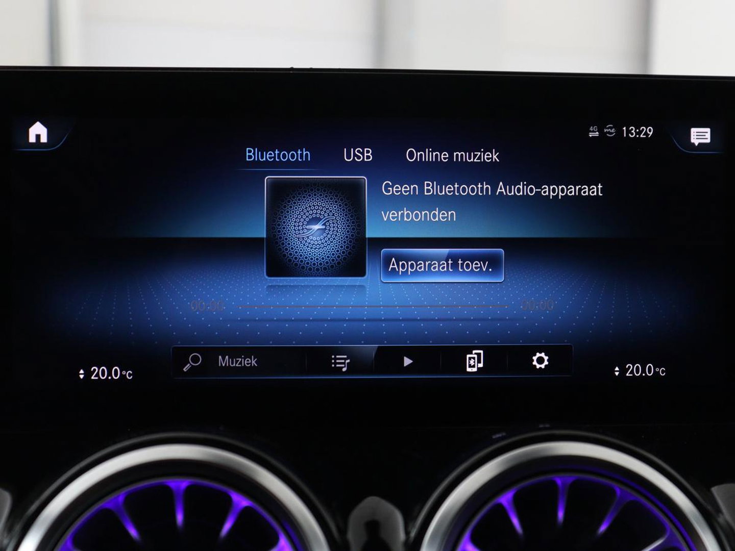 Mercedes-Benz GLB 200 AMG Line | Leder/alcantara | Stoelverwarming | Cruise control | Lane assist | Sfeerverlichting | Camera | Park assist | Trekhaak
