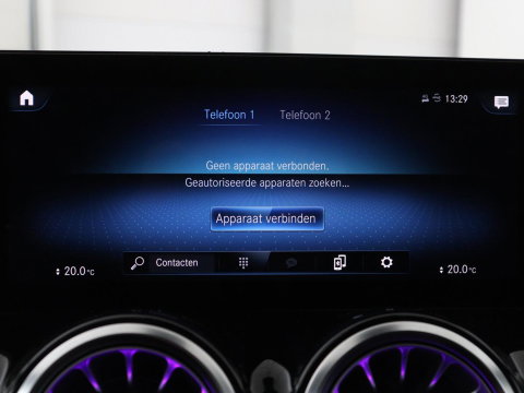 Mercedes-Benz GLB 200 AMG Line | Leder/alcantara | Stoelverwarming | Cruise control | Lane assist | Sfeerverlichting | Camera | Park assist | Trekhaak
