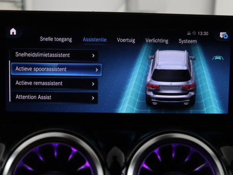 Mercedes-Benz GLB 200 AMG Line | Leder/alcantara | Stoelverwarming | Cruise control | Lane assist | Sfeerverlichting | Camera | Park assist | Trekhaak