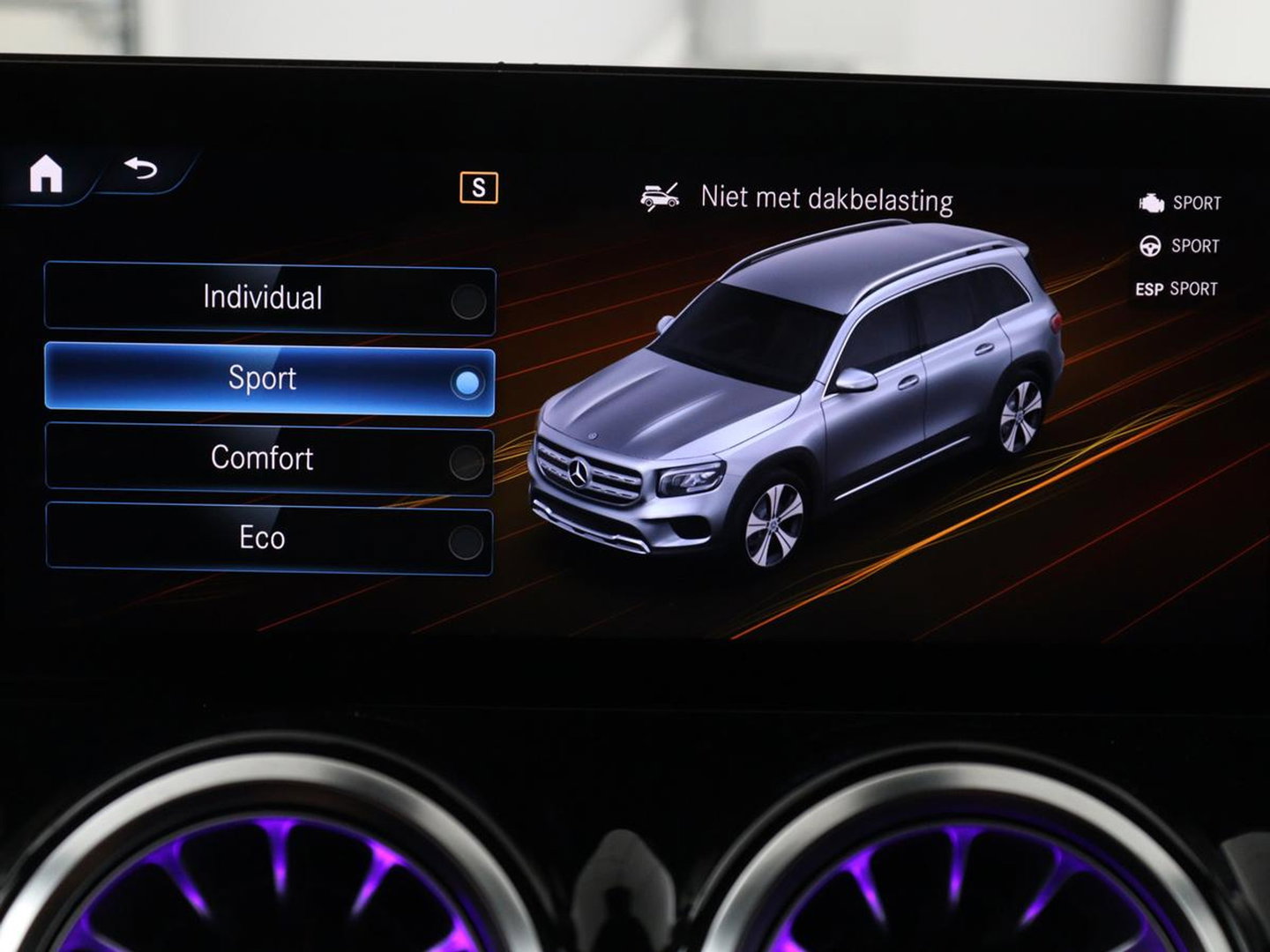 Mercedes-Benz GLB 200 AMG Line | Leder/alcantara | Stoelverwarming | Cruise control | Lane assist | Sfeerverlichting | Camera | Park assist | Trekhaak