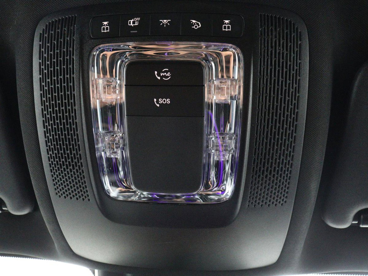 Mercedes-Benz GLB 200 AMG Line | Leder/alcantara | Stoelverwarming | Cruise control | Lane assist | Sfeerverlichting | Camera | Park assist | Trekhaak