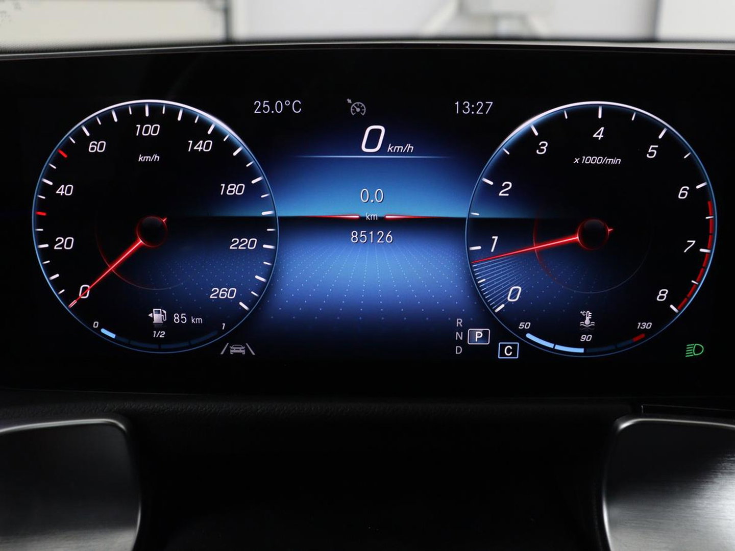 Mercedes-Benz GLB 200 AMG Line | Leder/alcantara | Stoelverwarming | Cruise control | Lane assist | Sfeerverlichting | Camera | Park assist | Trekhaak