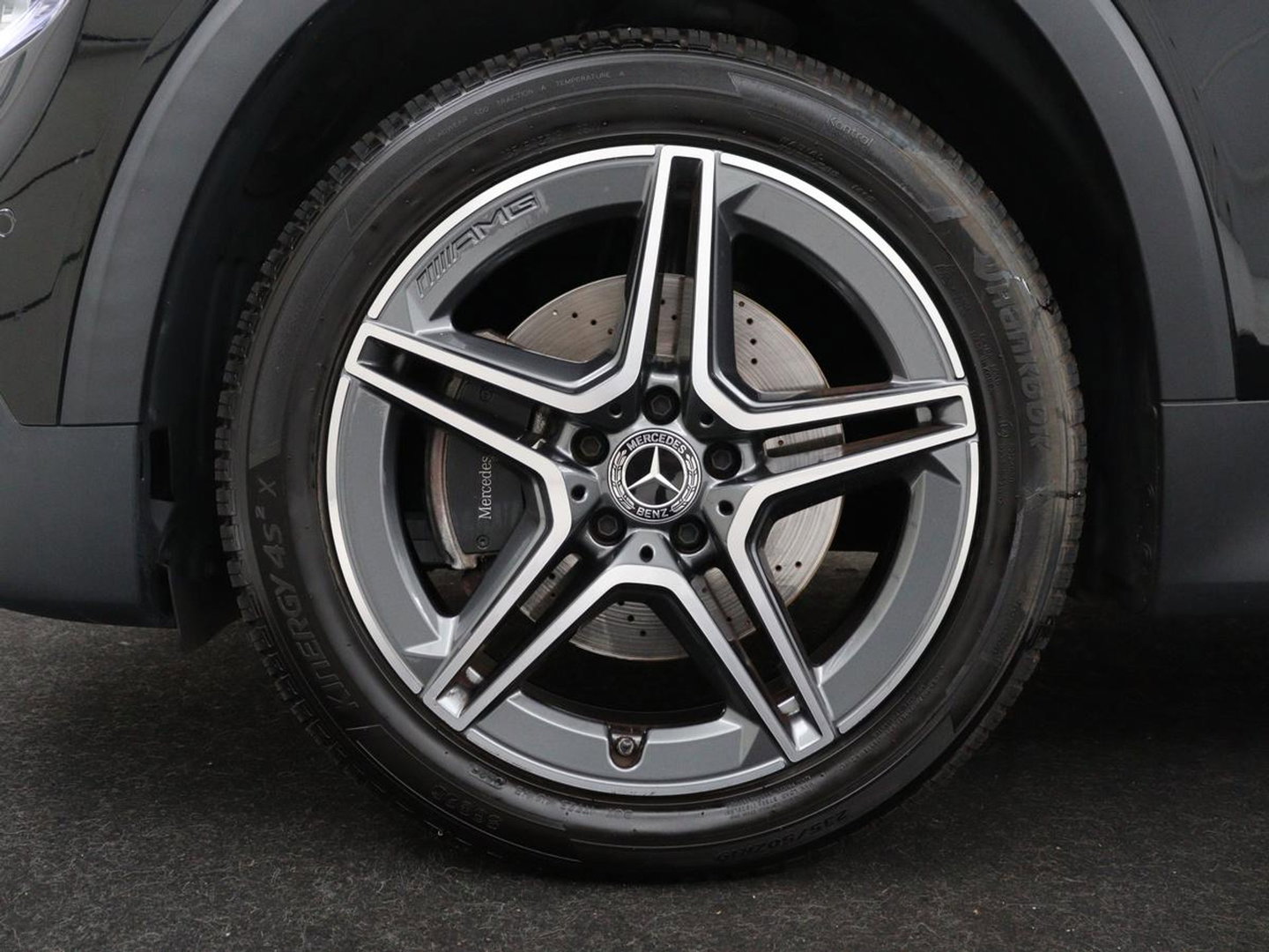 Mercedes-Benz GLB 200 AMG Line | Leder/alcantara | Stoelverwarming | Cruise control | Lane assist | Sfeerverlichting | Camera | Park assist | Trekhaak