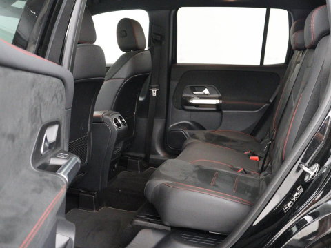 Mercedes-Benz GLB 200 AMG Line | Leder/alcantara | Stoelverwarming | Cruise control | Lane assist | Sfeerverlichting | Camera | Park assist | Trekhaak