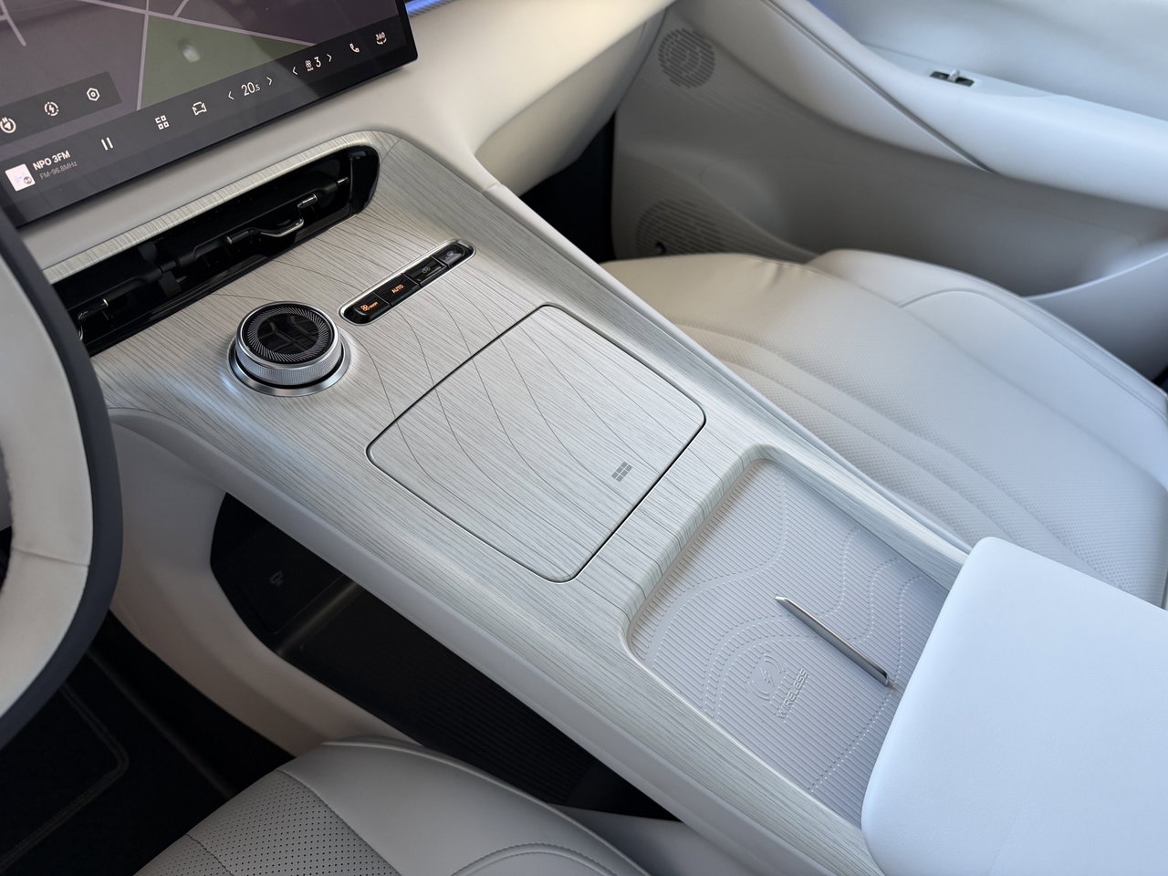 Geely E5