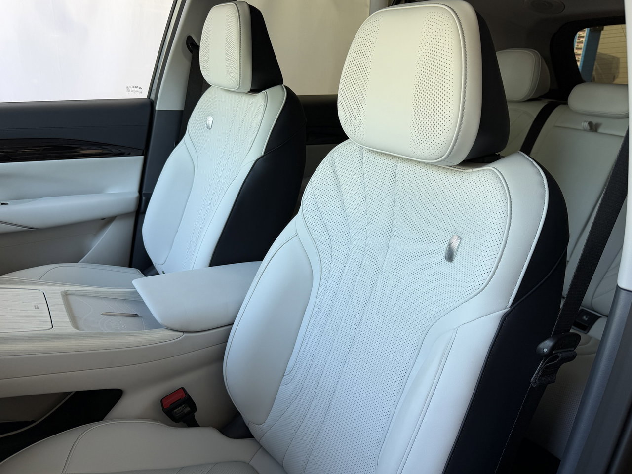 Geely E5