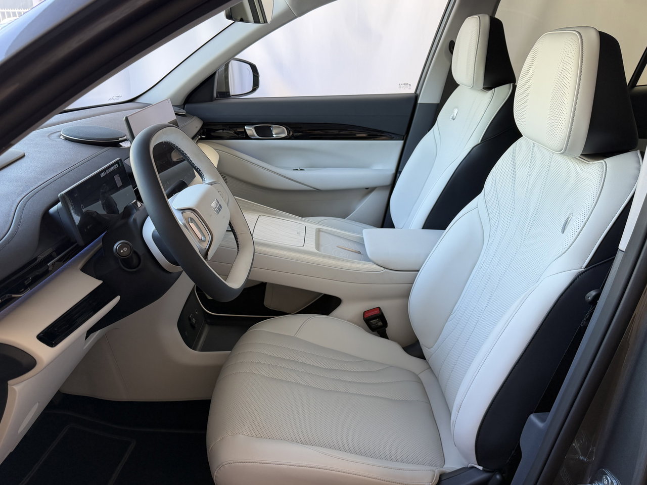 Geely E5