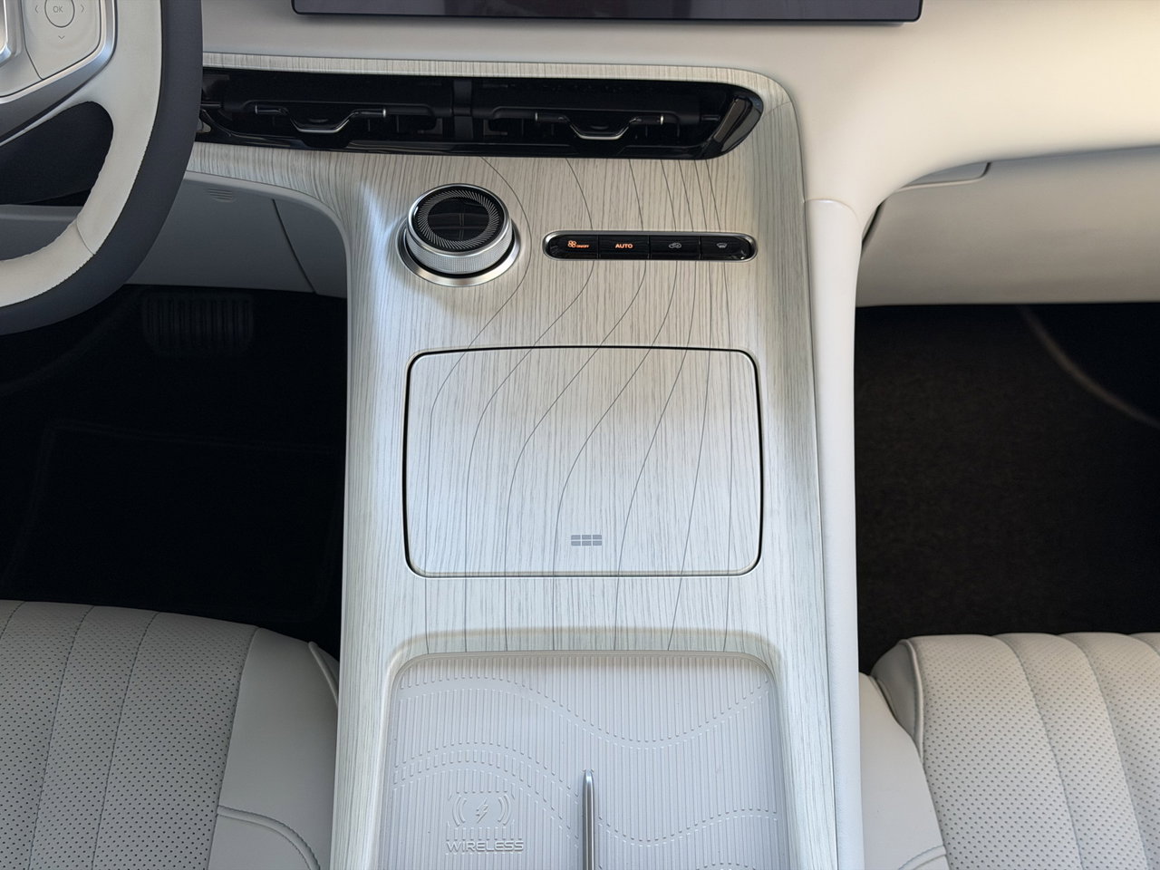 Geely E5