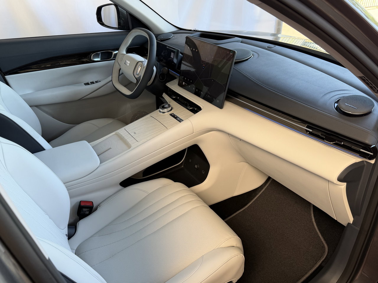 Geely E5