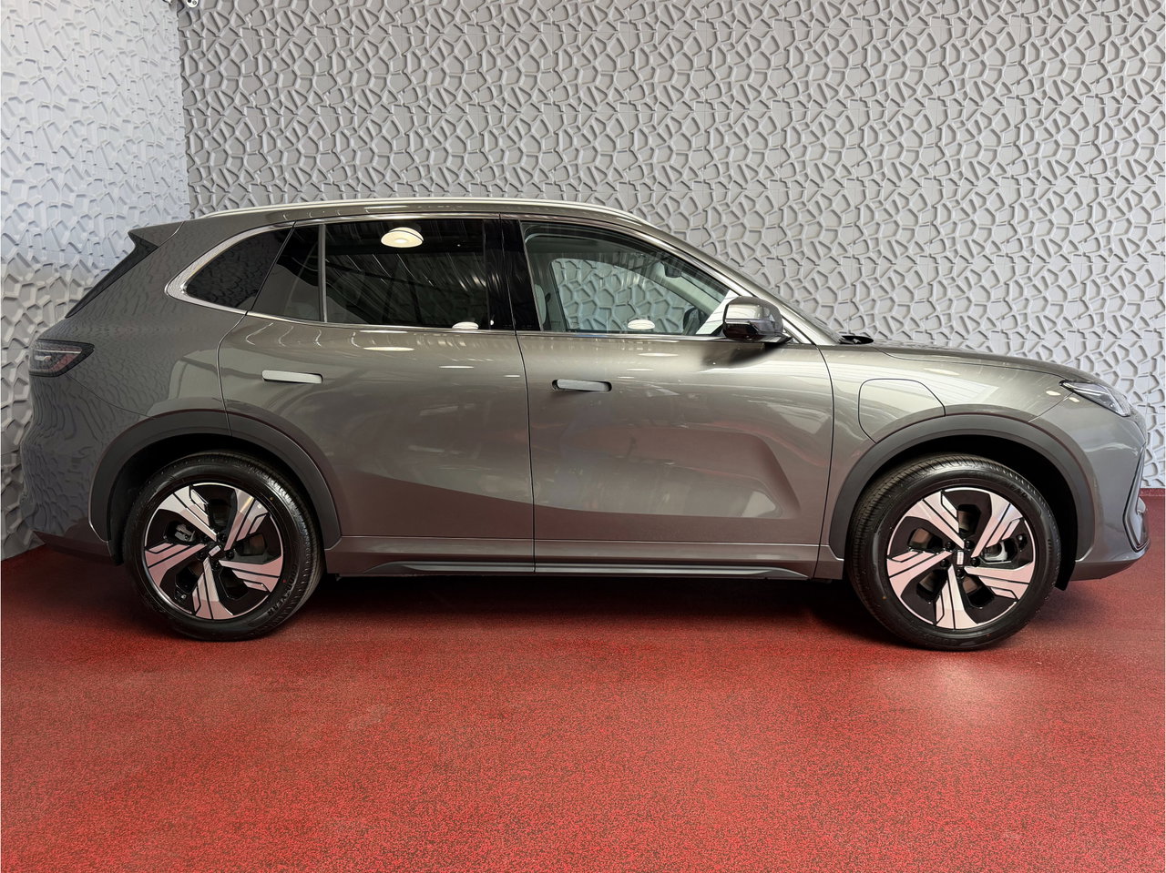 Geely E5