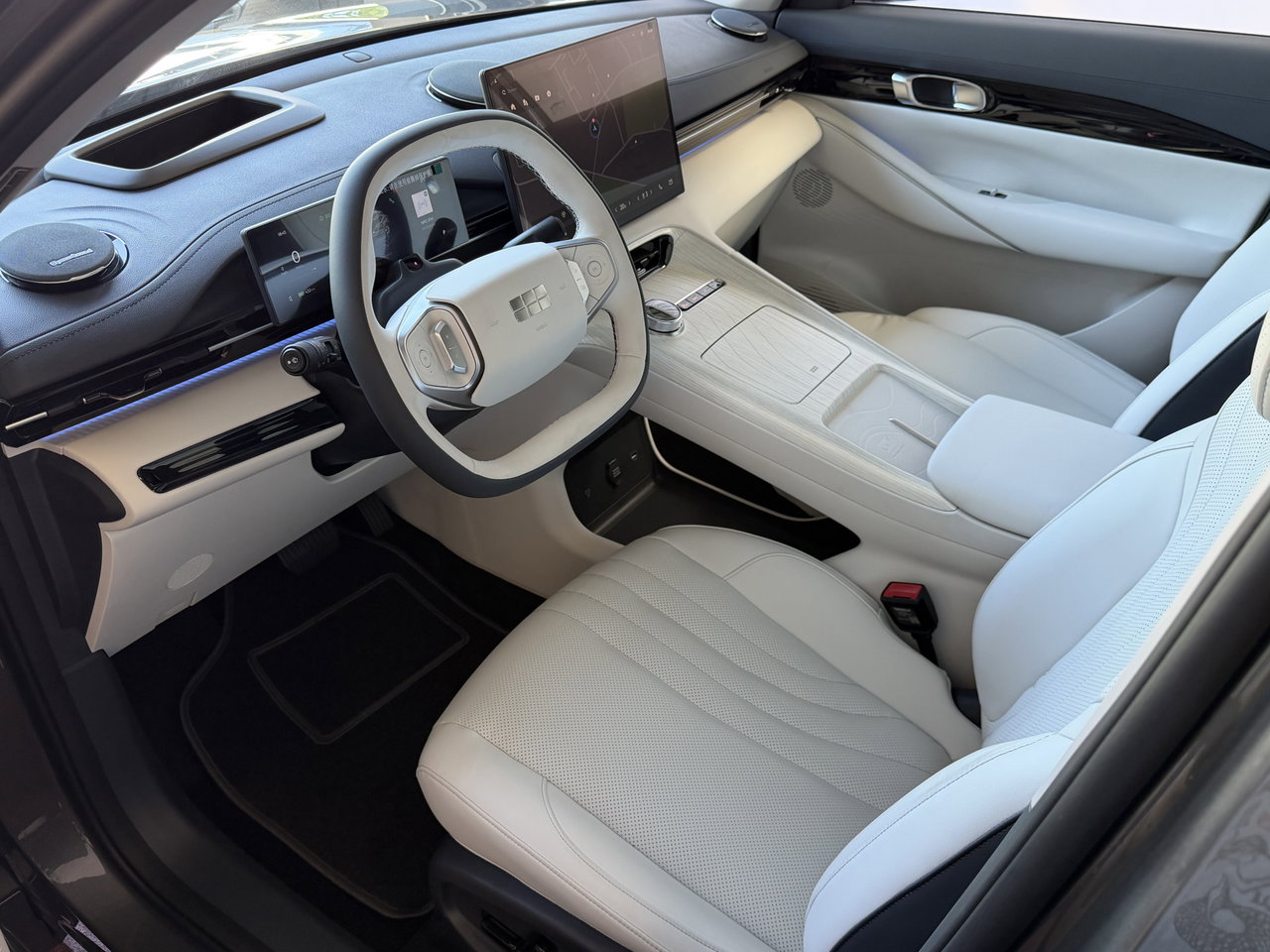Geely E5